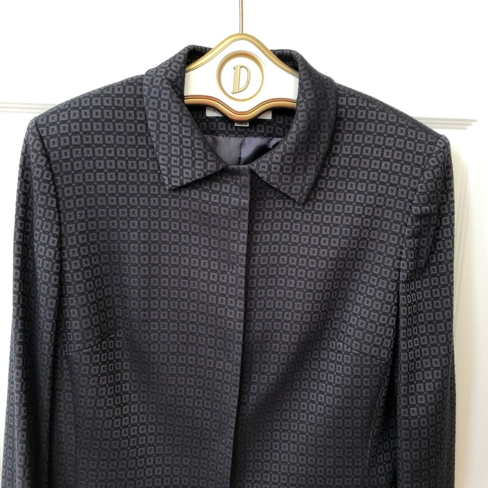 Tahari by Arthur S Levine Fully Lined Coat w/Princess Seams For A Fitted Style